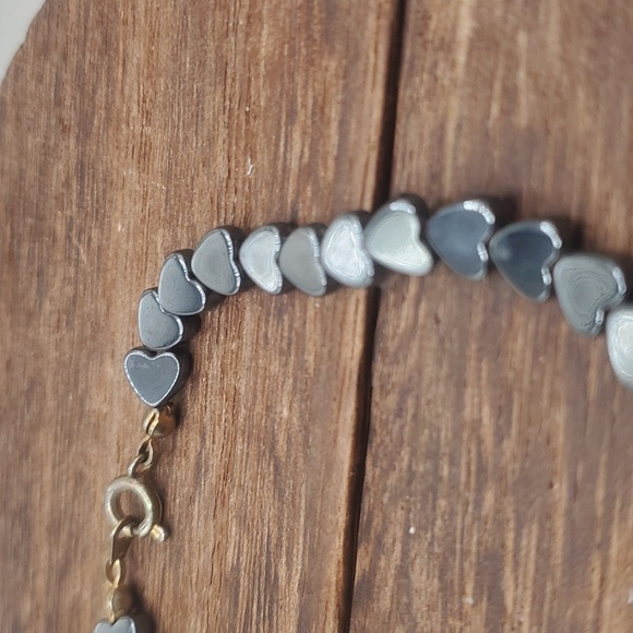 Hematite heart bracelet B0609 - Picture 2 of 2